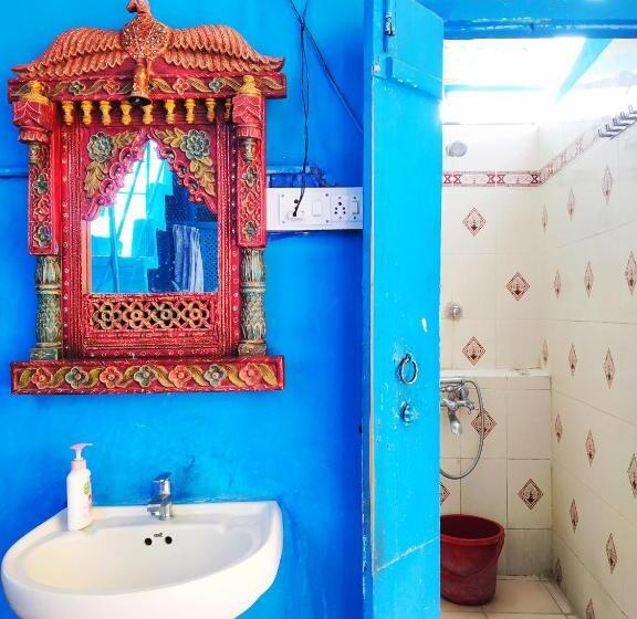 基本间, Bob Hostel