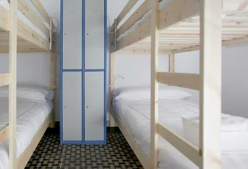Bed in Shared Room with Shared Bathroom, Cordoba Bed And Be   Hostel