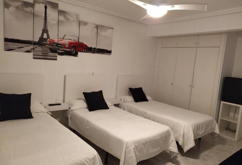 Четырехместный Номер Стандарт, Hostal Lucy
