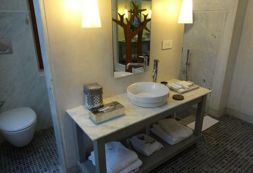 سوئیت با بالکن, La Villa