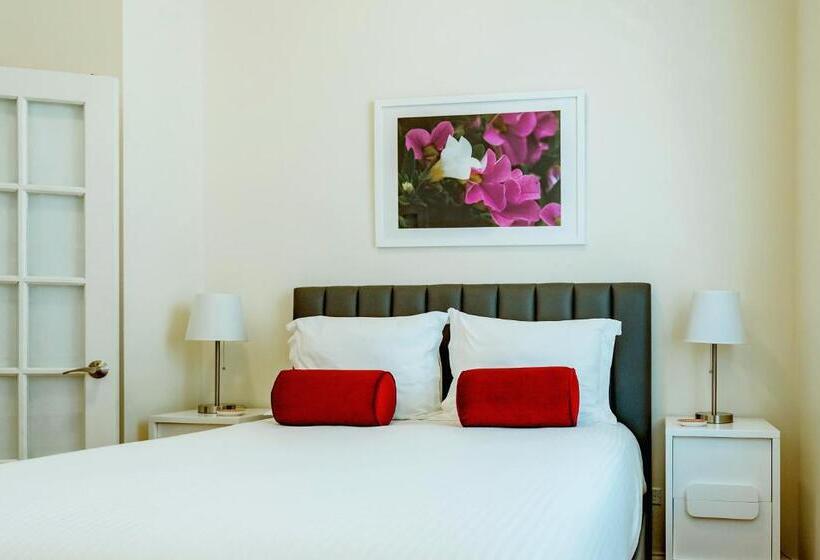 סוויטת 3 חדרי שינה, The Guesthouse