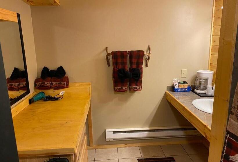 Family Suite, The Fishing Bear Lodge