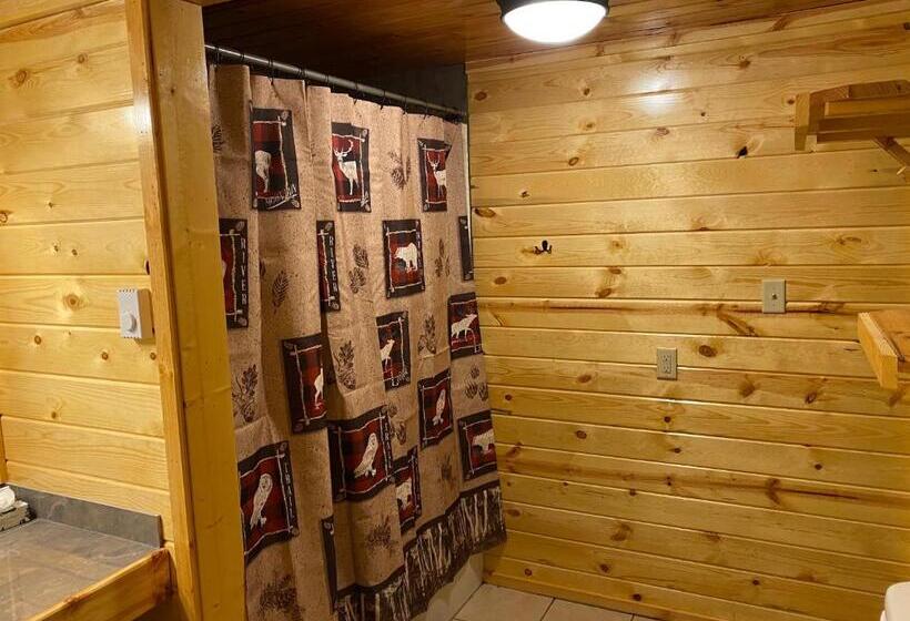 패밀리 스위트, The Fishing Bear Lodge