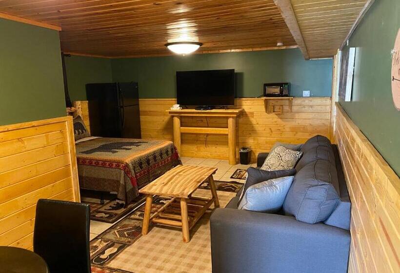 Family Suite, The Fishing Bear Lodge