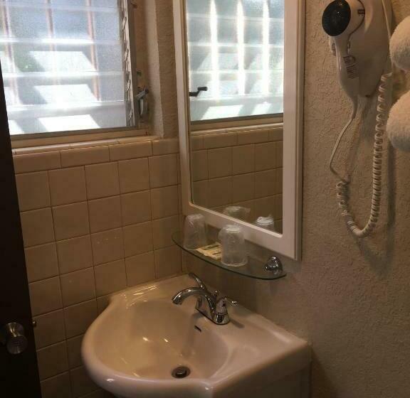 带2个双人床的标准工作室, Campbell Motel