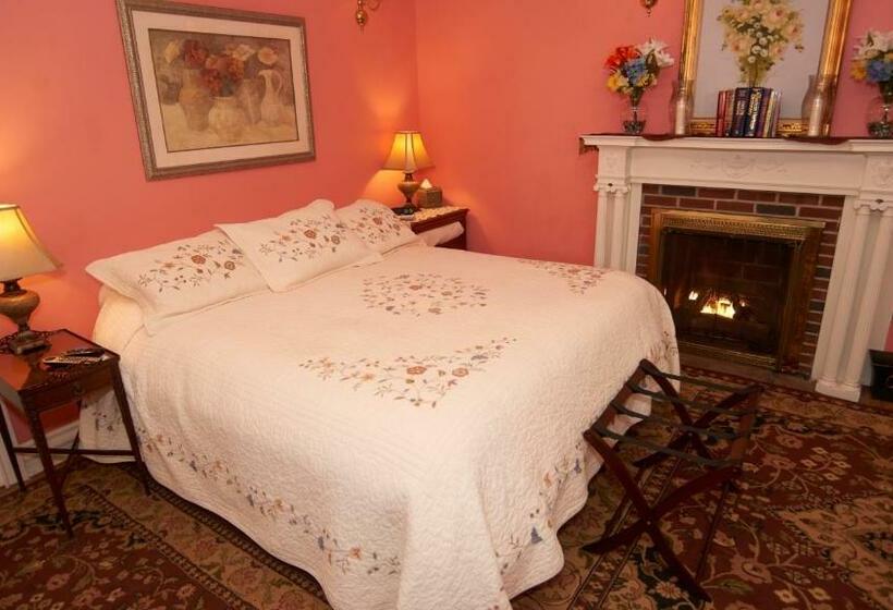 带大床的套房, Center Harbor Sutton House B & B