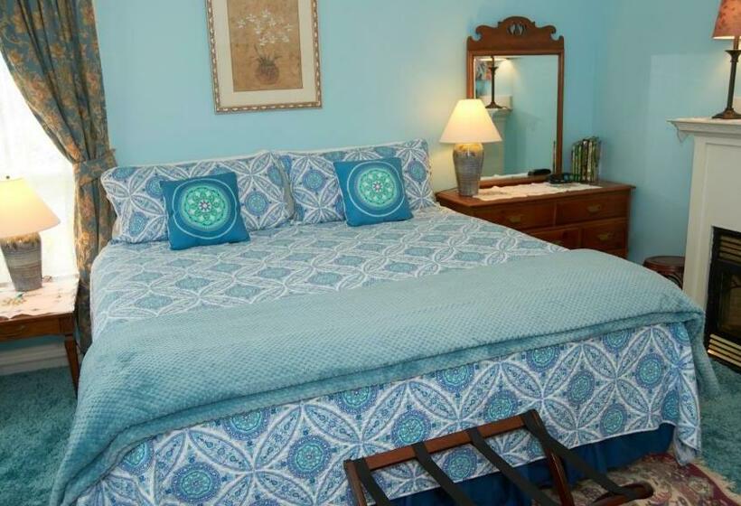 带大床的套房, Center Harbor Sutton House B & B