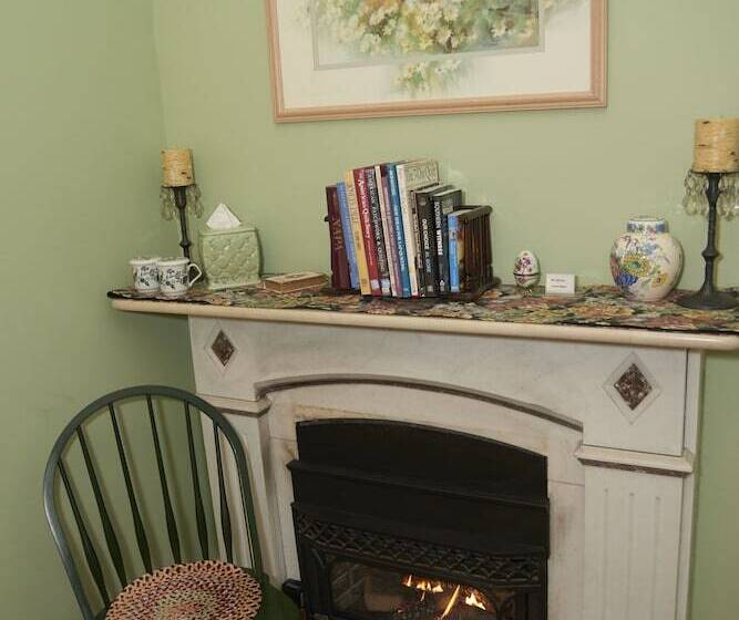带大床的套房, Center Harbor Sutton House B & B