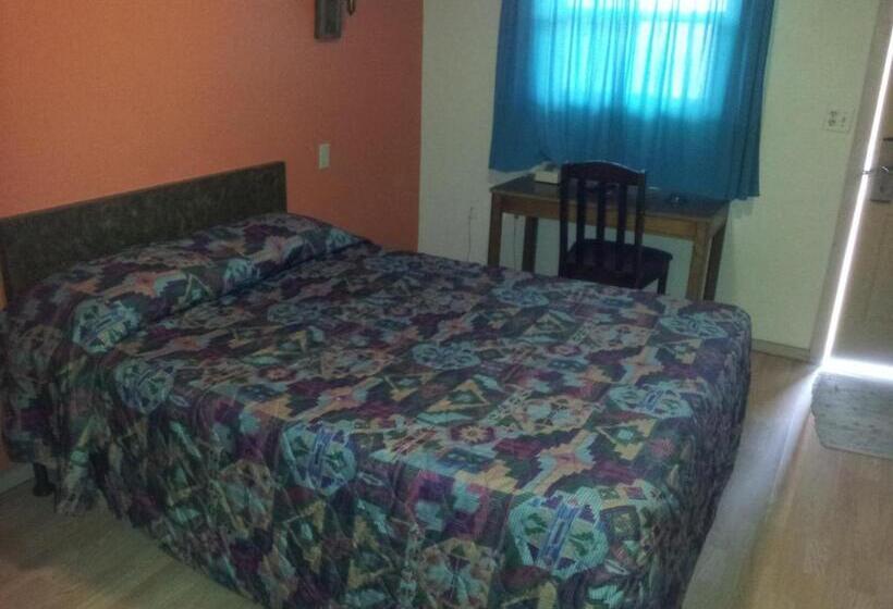 Номер Стандарт, Mustang Motel
