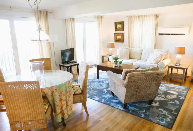 Люкс Боковой Вид на Море, An English Garden Bed & Breakfast