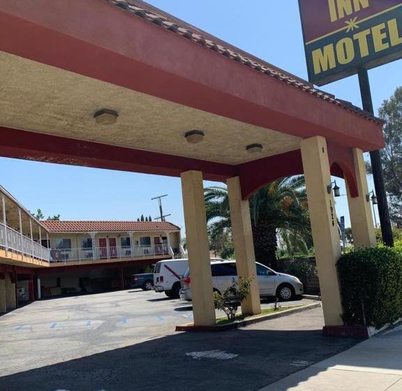 デラックスルーム, Budget Inn Motel