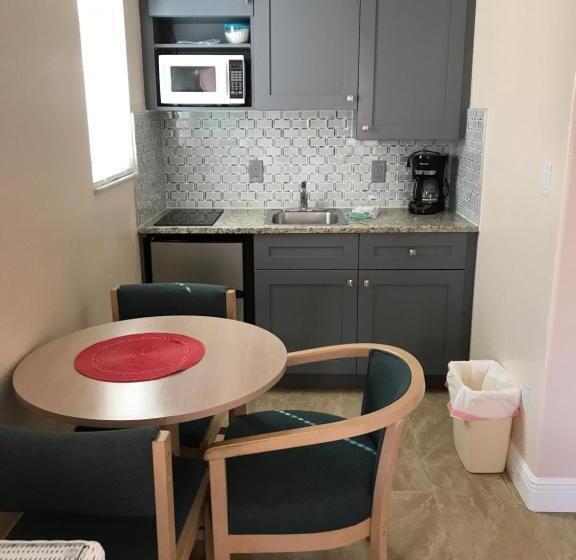 Студио Стандарт Кровать Кинг, Carlton House Motel And Suites