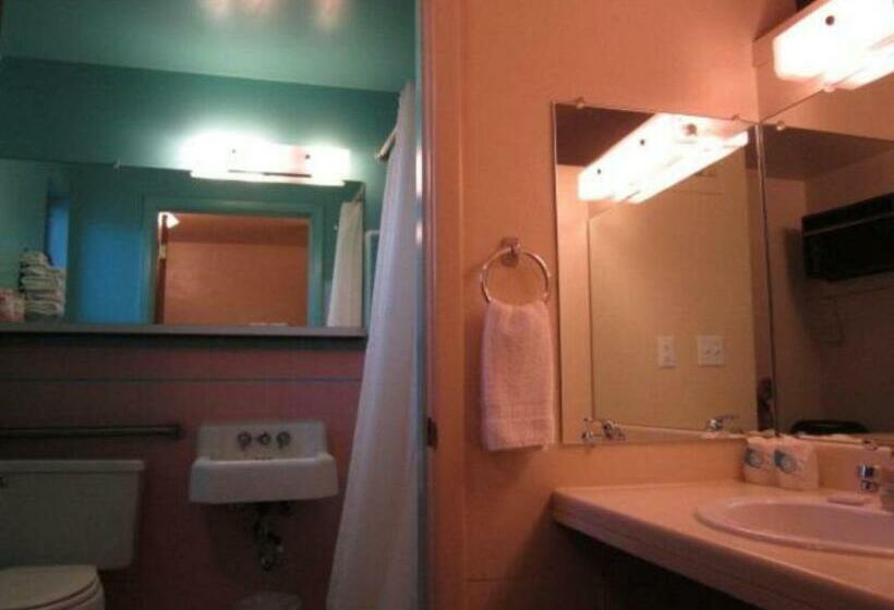 غرفة قياسية رباعية, Aneth Lodge