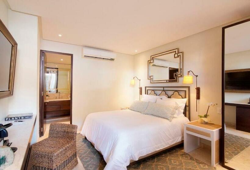Номер Deluxe, Capellan De Getsemani
