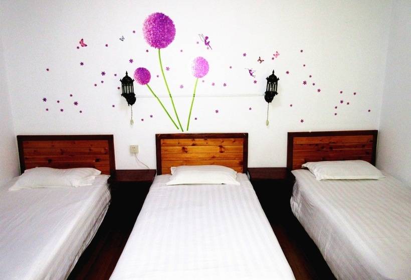 Номер Стандарт Трехместный, 25 Four Seasons Youth Hostel