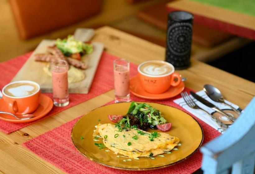 Номер Deluxe, Maison Bistro &