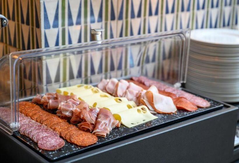 Номер Стандарт, Maison Bistro &