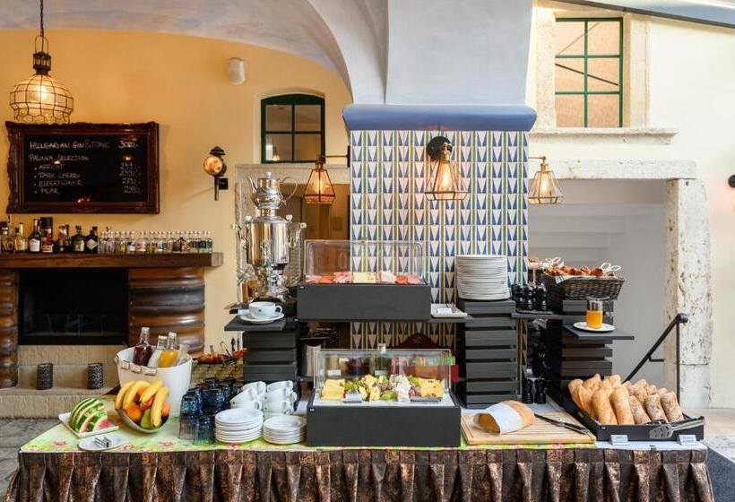 Номер Стандарт, Maison Bistro &
