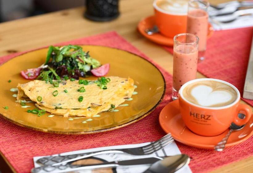 Номер Deluxe, Maison Bistro &