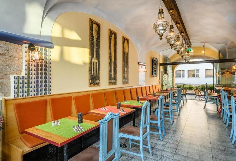 Номер Стандарт, Maison Bistro &