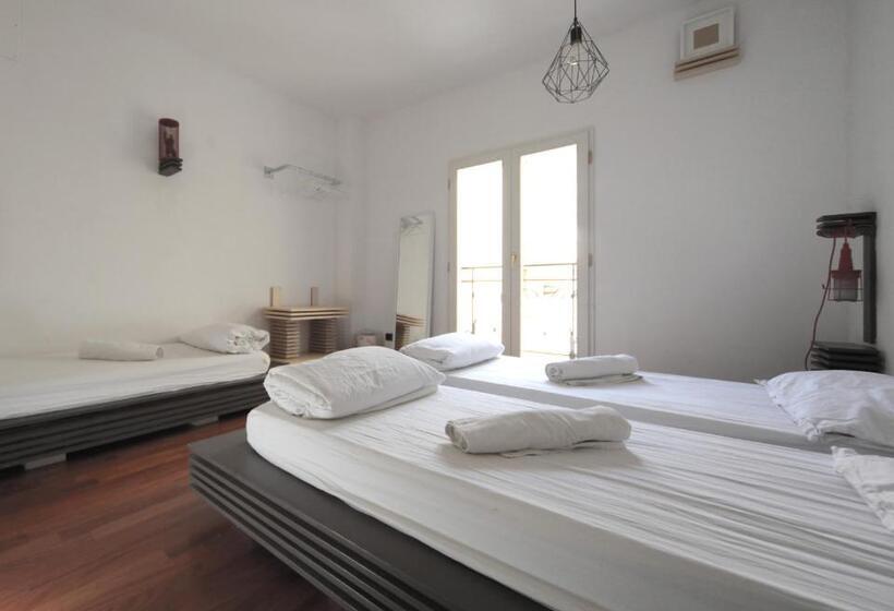 اتاق استاندارد سه تخته با سرویس بهداشتی مشترک, Dopa Hostel