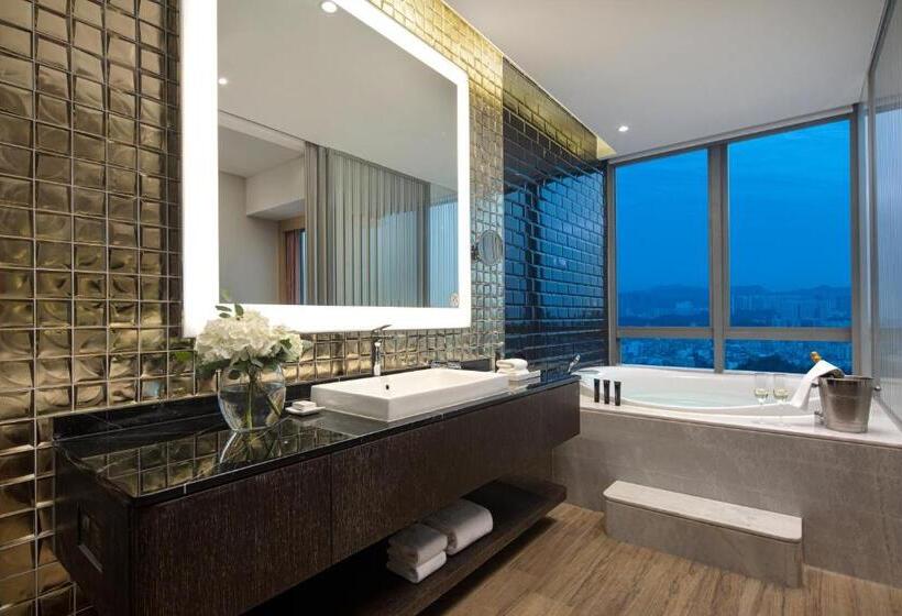 带大床的豪华间, Hard Rock Hotel Shenzhen