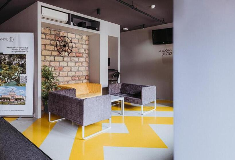 带阳台标准四人间, Private Rooms At Hostel63
