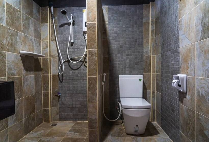 Quarto Estandar com Sacada, Chomview Resort
