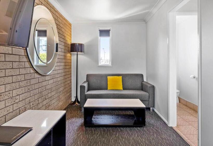 스위트 킹사이즈 침대, Leichhardt Motor Inn