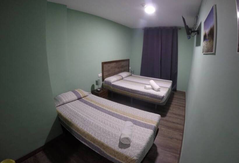 غرفة قياسية ثلاثية, L'Hostalet D'Arenys de Mar