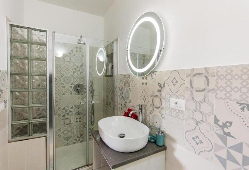 آپارتمان خانوادگی, Casa Papiro