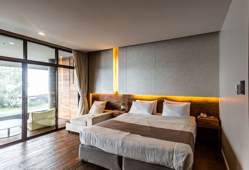 اتاق لوکس با چشم‌انداز دریا, Na Tara Resort