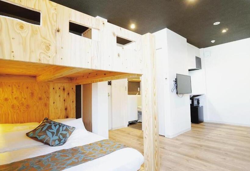 اتاق استاندارد چهار تخته, Poly Hostel Osaka