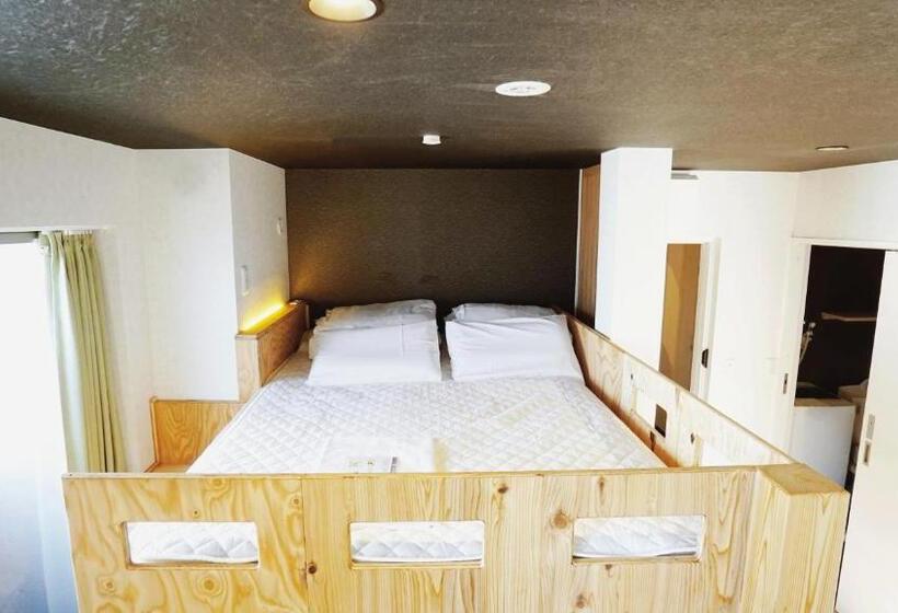 اتاق استاندارد چهار تخته, Poly Hostel Osaka