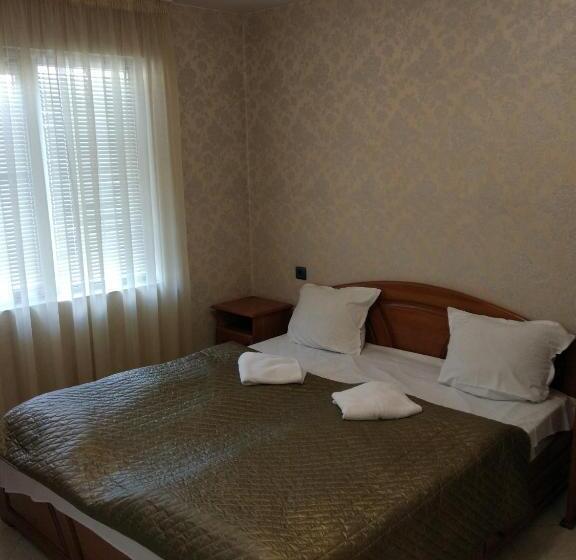 스탠다드 트리플 룸, Family Hotel Kartala