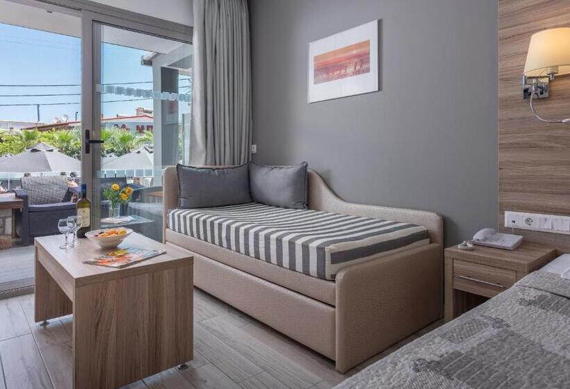 اتاق لوکس چهار تخته, Dionysos Hotel & Suites