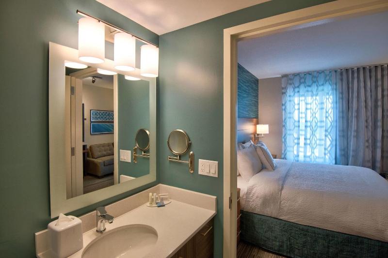 带大床的标准工作室, Towneplace Suites By Marriott Miami Airport