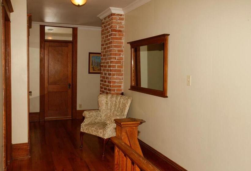 Номер Стандарт, Au Virage B&b