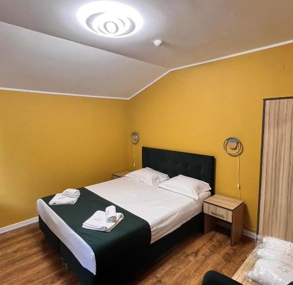 Люкс с Балконом, Family Hotel Emaly 2