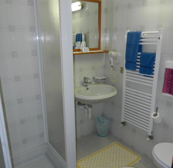 Номер Стандарт с Балконом, Albergo Adele