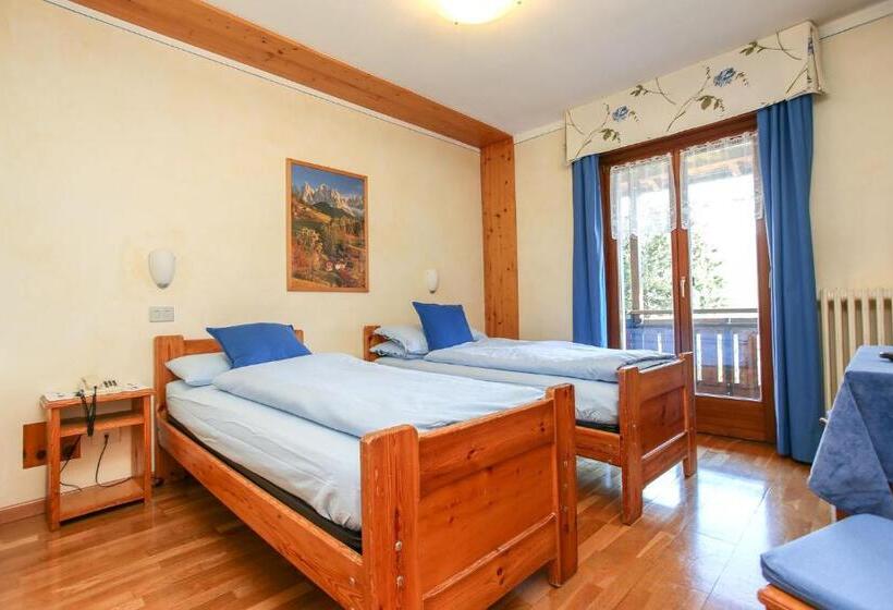 Номер Стандарт с Балконом, Albergo Adele