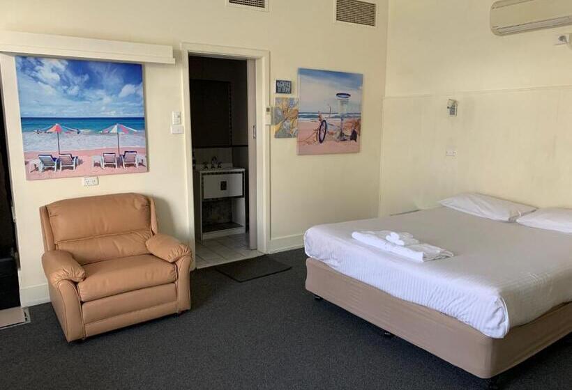 דירת חדר, Meeniyan Motel