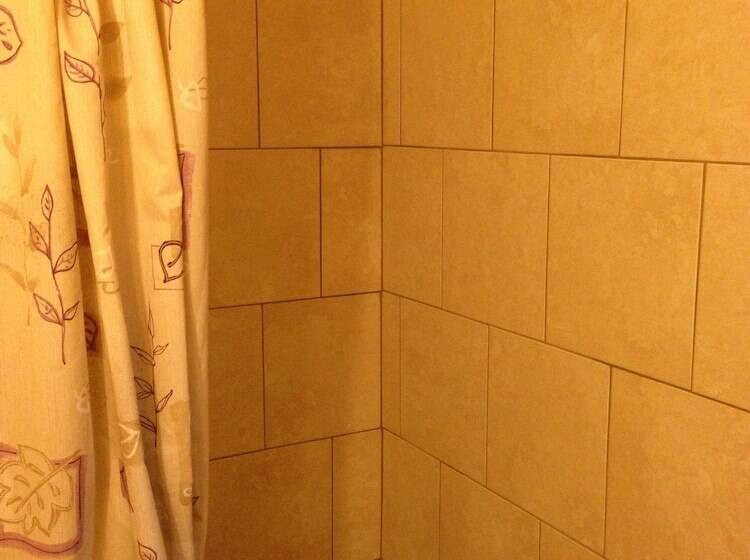 اتاق استاندارد, Traveller S Choice Motel