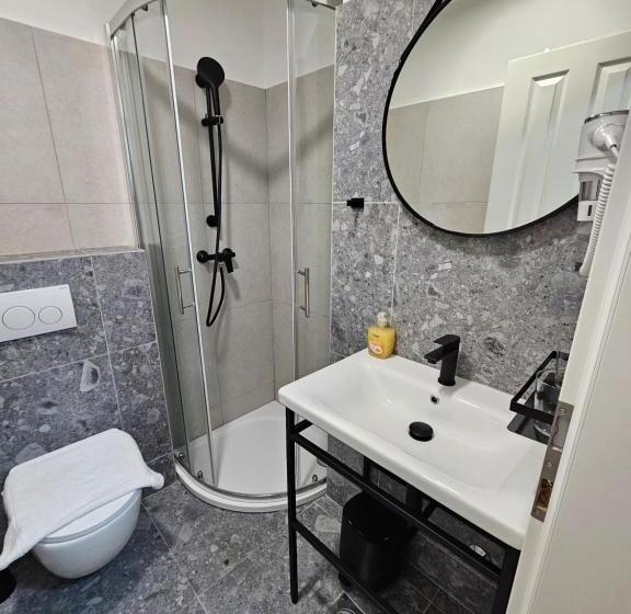 اتاق لوکس با چشم‌انداز دریا, Villa Gaj