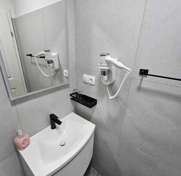 اتاق لوکس با چشم‌انداز دریا, Villa Gaj