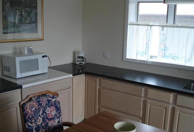 إستوديو ديلوكس, Atlantic Motel