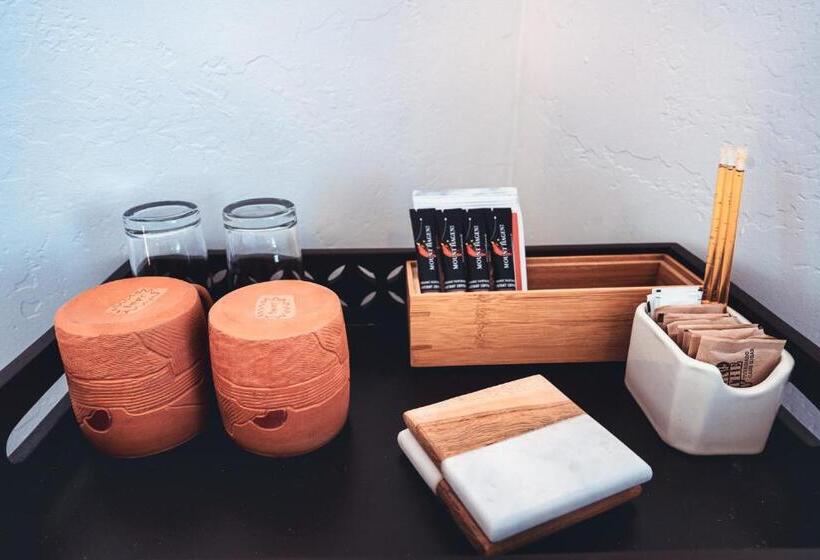 Номер Deluxe Кровать Кинг, The Loubird Inn