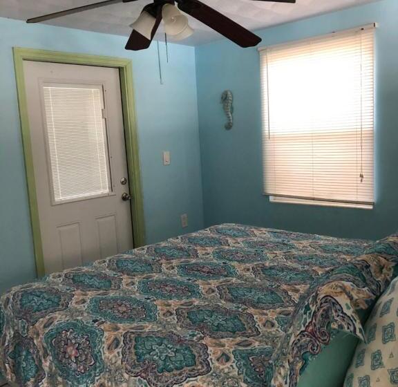 חדר סטנדרט יחיד מותאם לאדם עם מוגבלויות, Grove City Motel