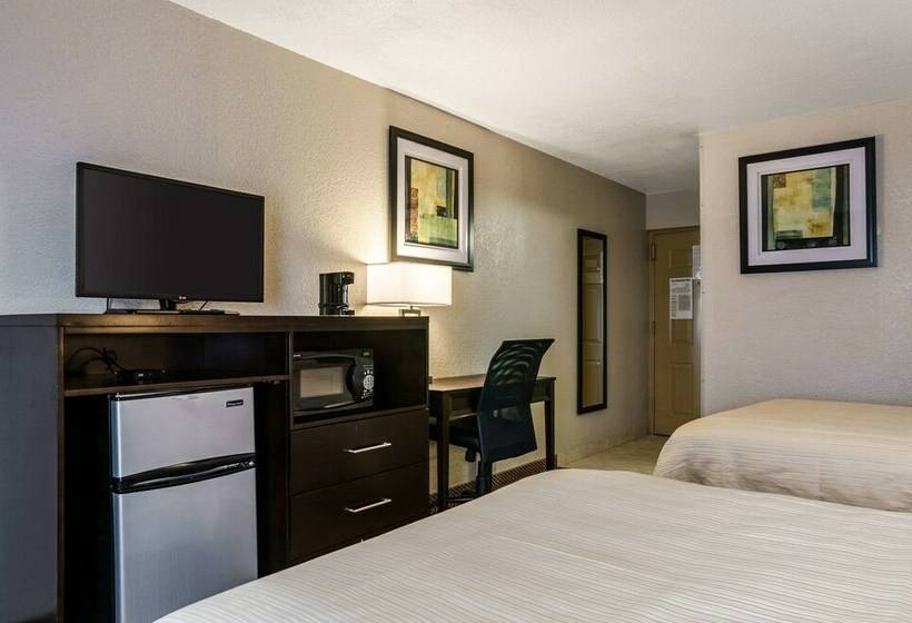 Номер Стандарт 2 Двуспальные Кровати, Quality Inn & Suites