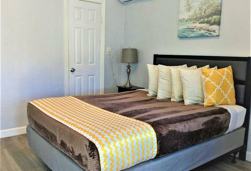 스탠다드 스튜디오, Johns Pass Beach Motel